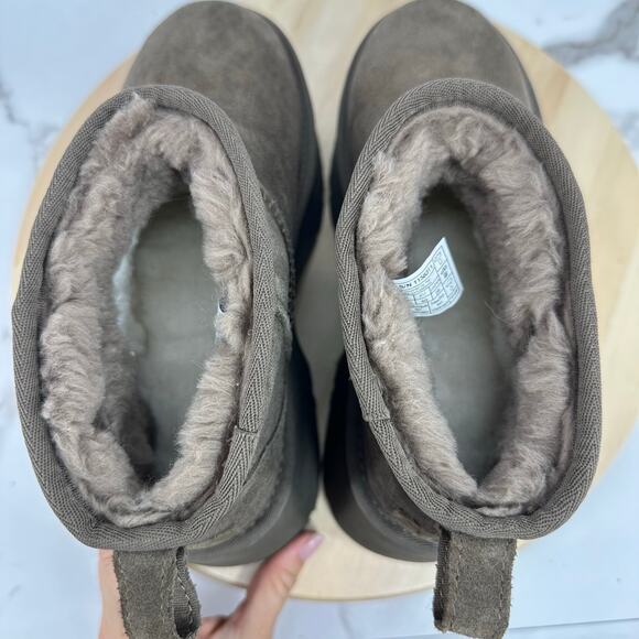 UGG Classic Ultra Mini New Heights Boots Chestnut Womens Size 10 Platform - Picture 10 of 10